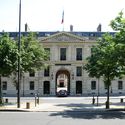 Le palais de l'Alma, situé au 11 quai branly, dans le VIIe arrondissement de Paris, est la résidence de la présidence de la République.